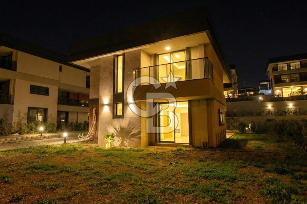 SEFERİHİSAR'DA PRESTİJLİ VE KONFORLU SATILIK MÜSTAKİL LÜKS VİLLA