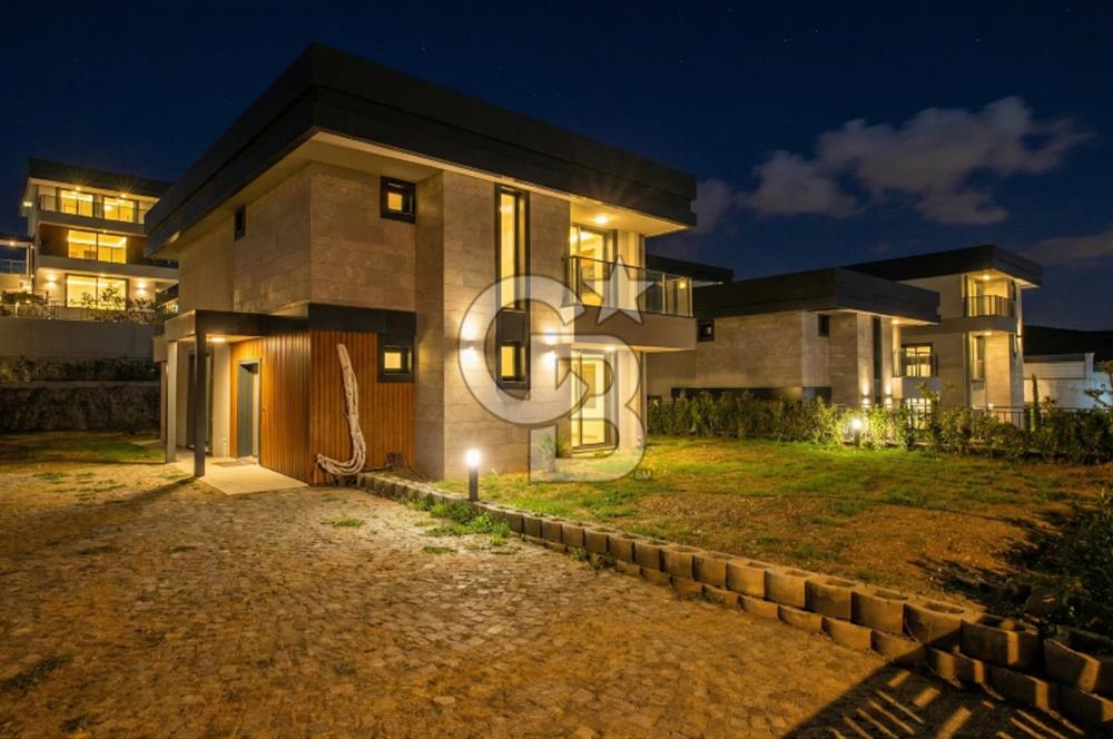 SEFERİHİSAR'DA PRESTİJLİ VE KONFORLU SATILIK MÜSTAKİL LÜKS VİLLA