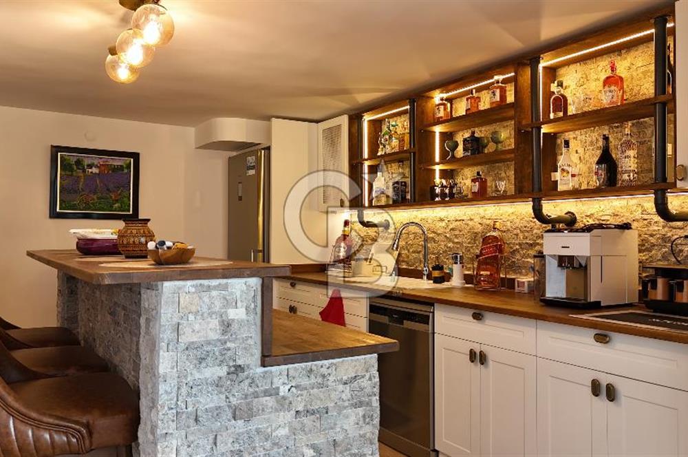 GÜZELBAHÇE ÇAMLI ÖZEL YAPIM SATILIK LÜKS VİLLA 