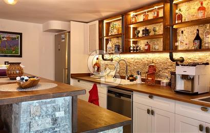 GÜZELBAHÇE ÇAMLI ÖZEL YAPIM SATILIK LÜKS VİLLA 