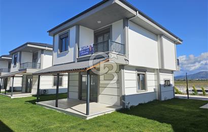 Altınova Havuzlu Sitede Satılık Açık Konum 3+1 Müstakil Villa