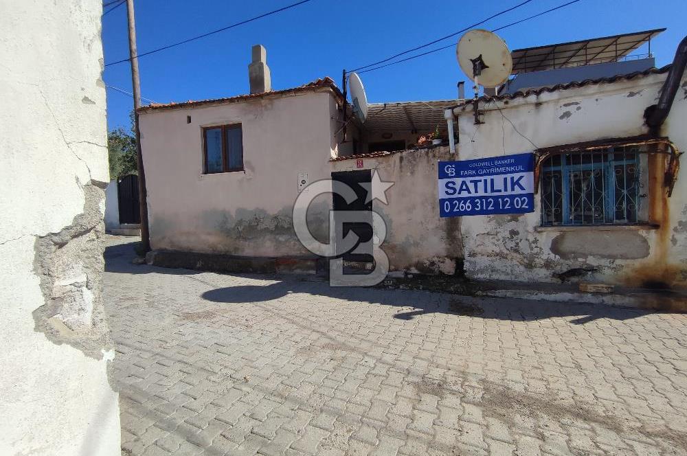 Ayvalık Mutluköy'de Satılık müştemilatlı müstakil ev ve arsa