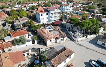 Ayvalık Mutluköy'de Satılık müştemilatlı müstakil ev ve arsa