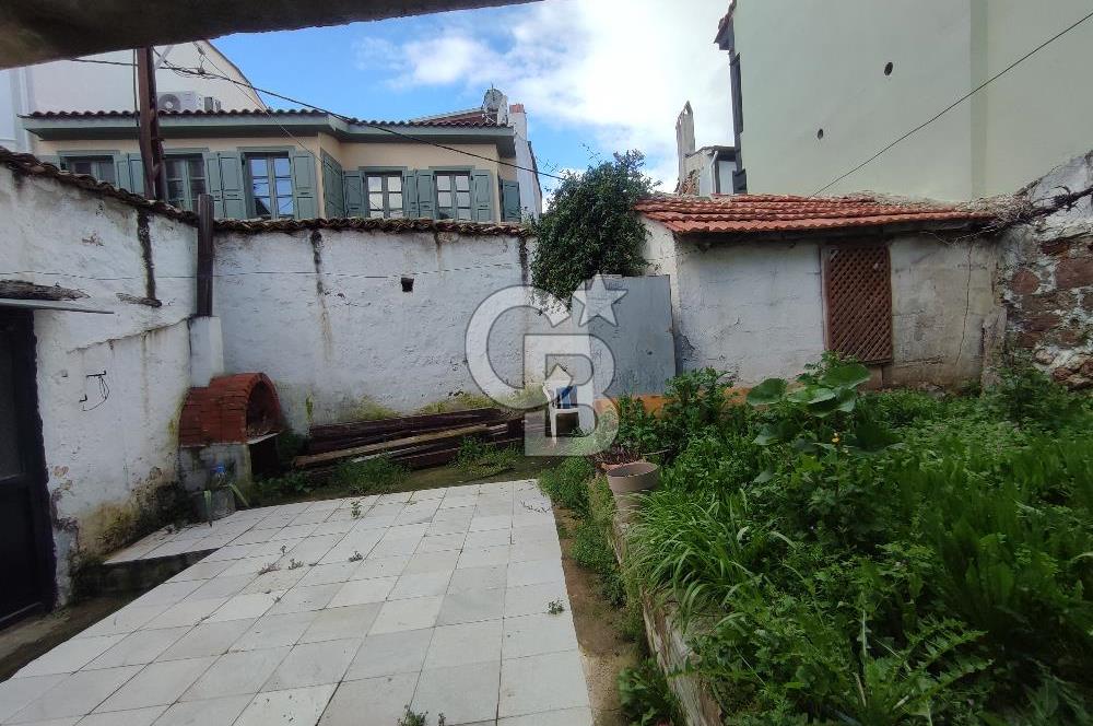 Ayvalık Merkezde Satılık Bahçeli Müstakil Ev 