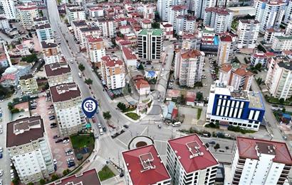 Derebahçe'nin Merkezinde Her İşe Uygun Bacalı ve Depolu Dükkan