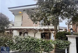 Başiskele Körfez Mah.de 3+1 Eşyalı Kiralık Villa - 1 - 336547