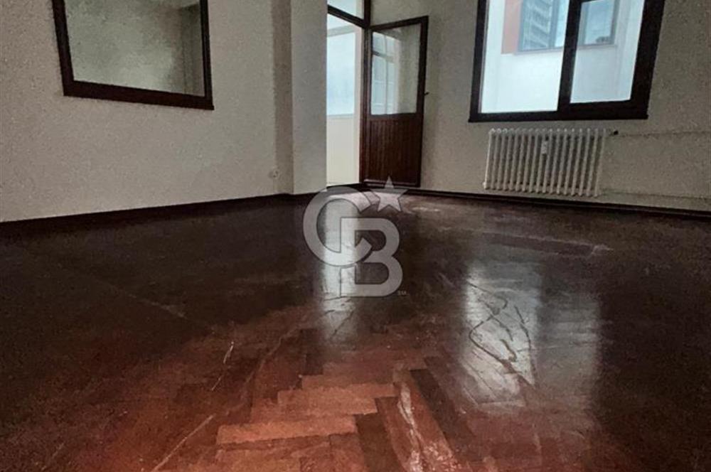 Fenerbahçe sahil-bağdat arasında katta tek 3+1 balkonlu daire