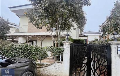 Başiskele Körfez Mah.de 3+1 Eşyalı Kiralık Villa