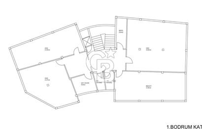ULUS ANAFARTALARDA BİR ÇOK İŞ KOLUNA UYGUN KİRALIK KOMPLE BİNA