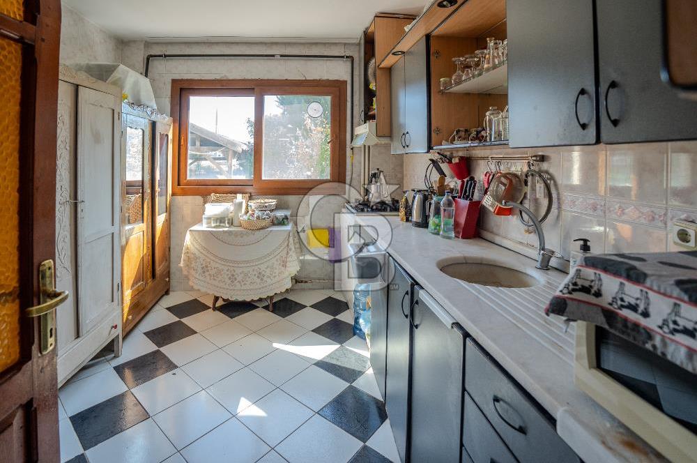 Güzelbahçe Siteler’de Havuzlu Sitede, Denize Yakın Villa