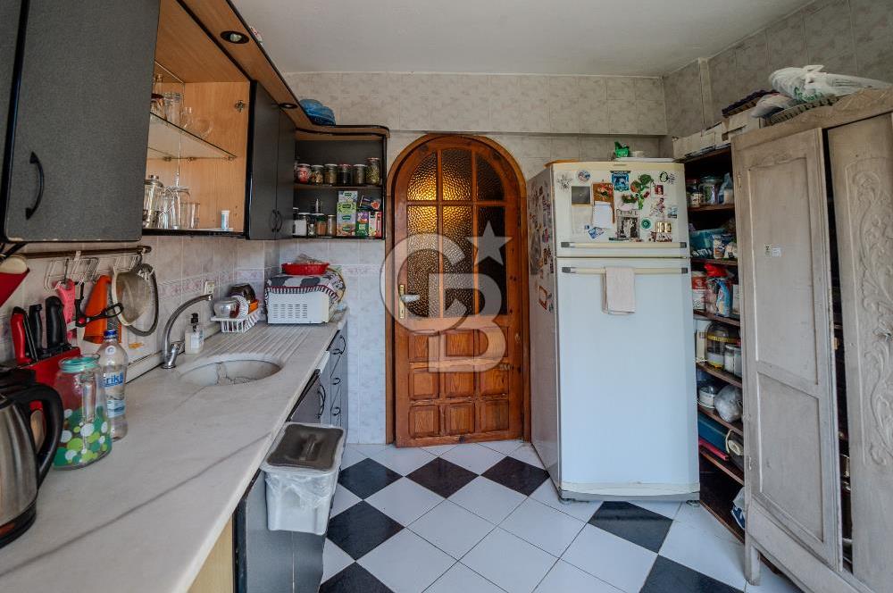 Güzelbahçe Siteler’de Havuzlu Sitede, Denize Yakın Villa