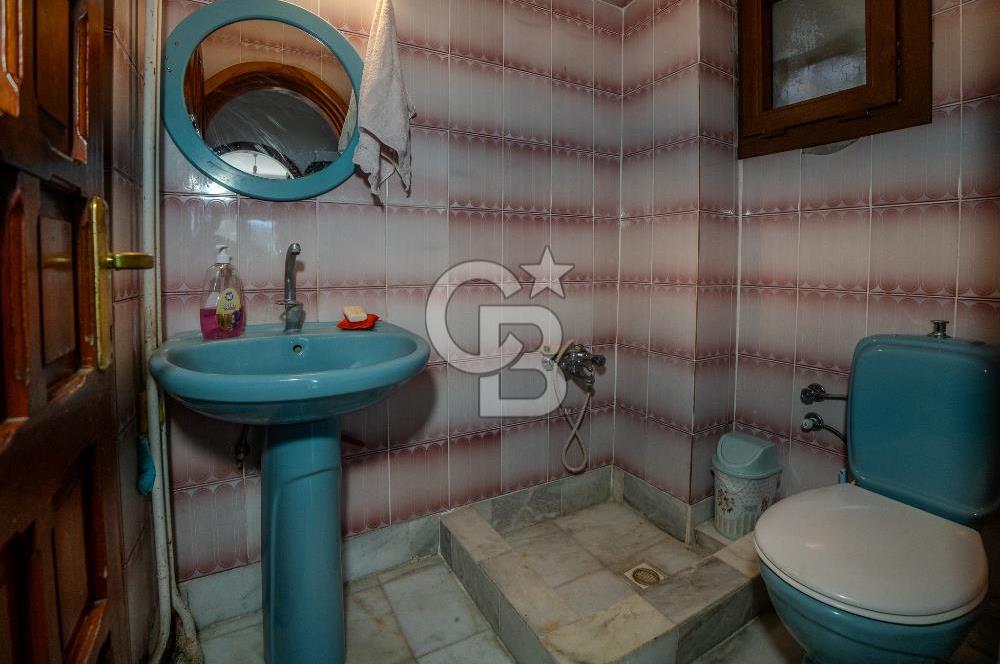 Güzelbahçe Siteler’de Havuzlu Sitede, Denize Yakın Villa