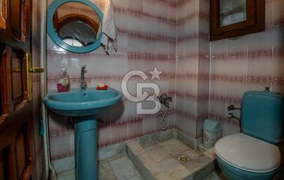 Güzelbahçe Siteler’de Havuzlu Sitede, Denize Yakın Villa