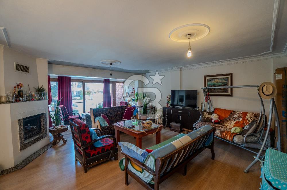 Güzelbahçe Siteler’de Havuzlu Sitede, Denize Yakın Villa