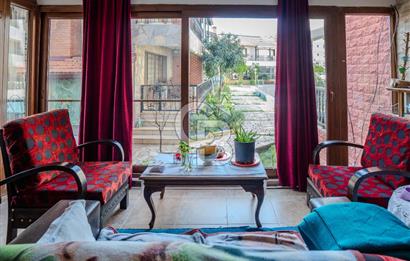 Güzelbahçe Siteler’de Havuzlu Sitede, Denize Yakın Villa