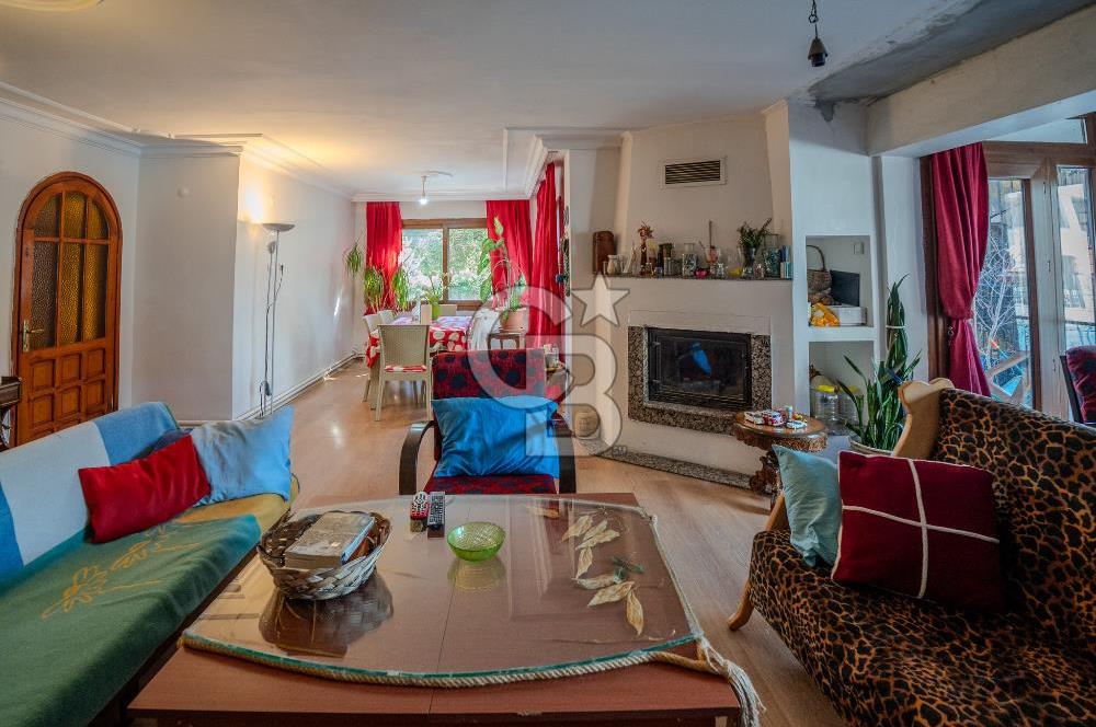 Güzelbahçe Siteler’de Havuzlu Sitede, Denize Yakın Villa