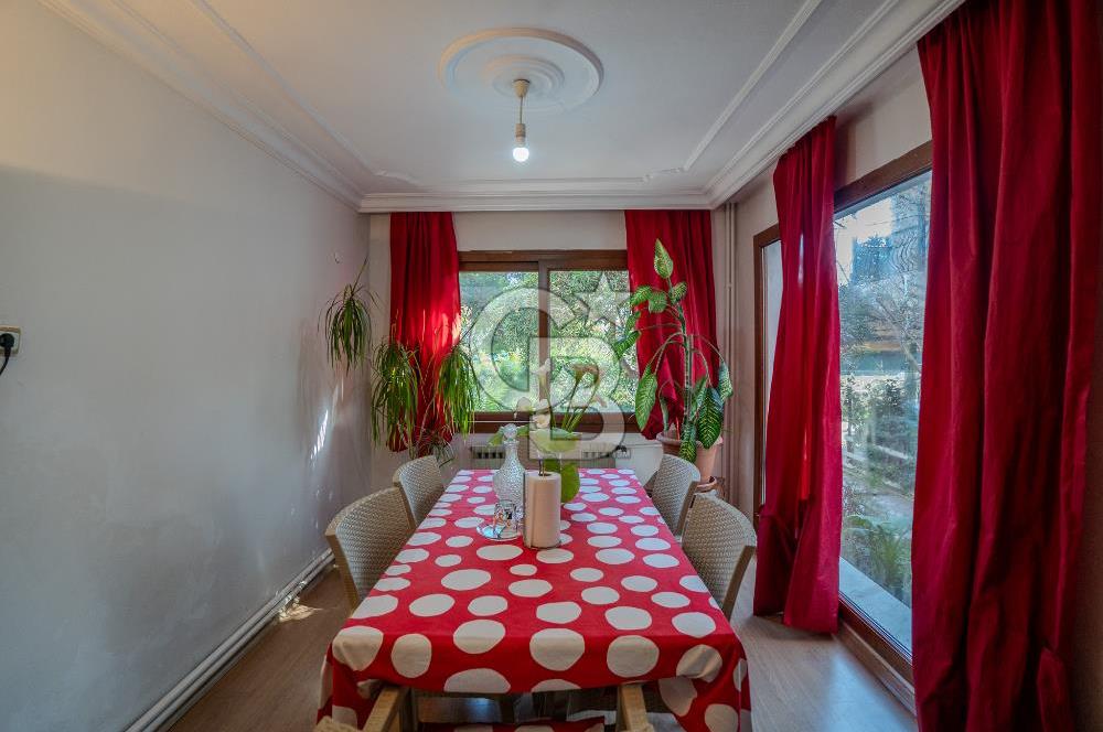 Güzelbahçe Siteler’de Havuzlu Sitede, Denize Yakın Villa