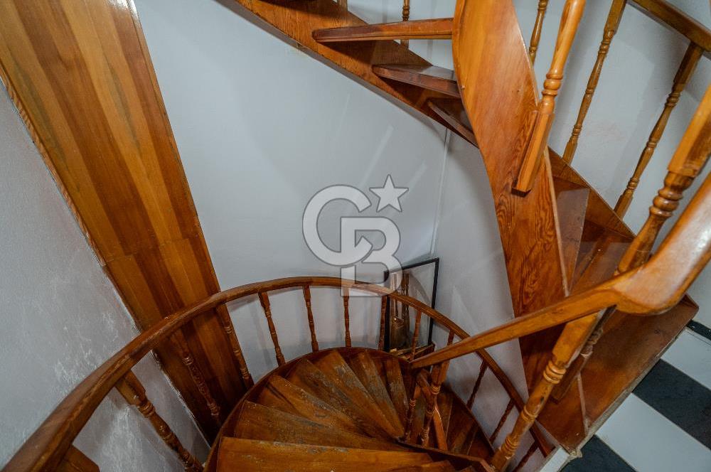 Güzelbahçe Siteler’de Havuzlu Sitede, Denize Yakın Villa