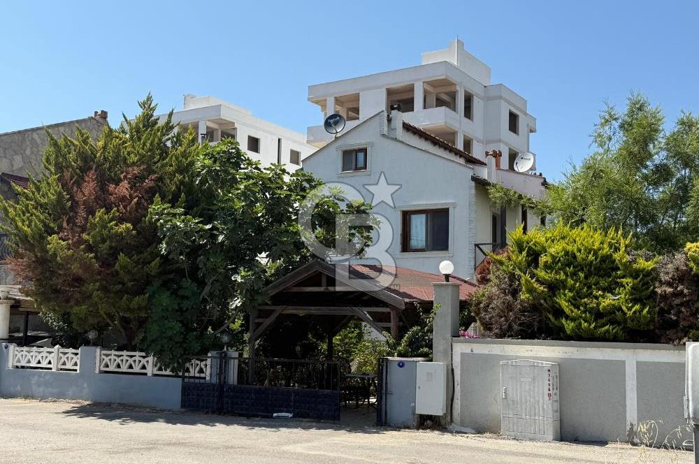 Güzelbahçe Siteler’de Havuzlu Sitede, Denize Yakın Villa