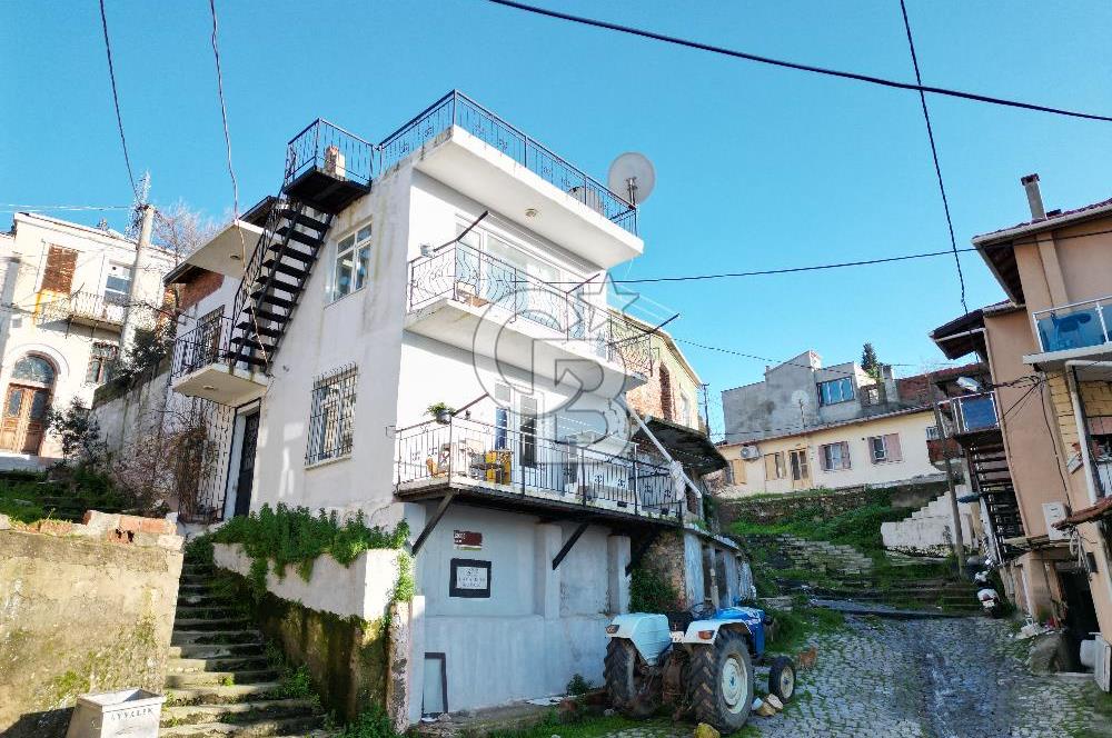 Ayvalık'ta 3+1 Deniz Manzaralı Satılık Müstakil Ev