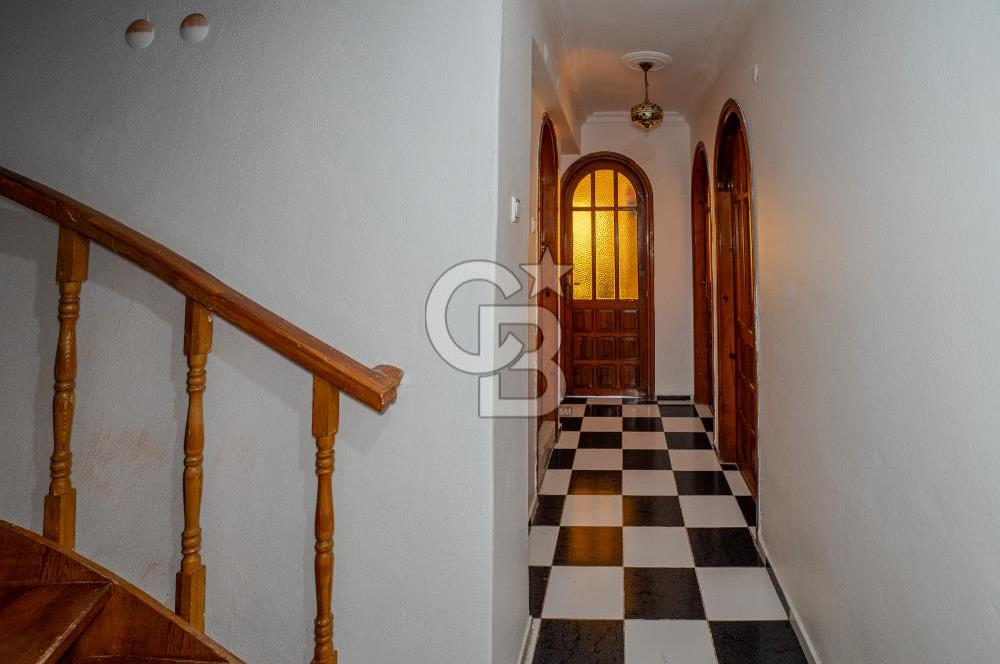 Güzelbahçe Siteler’de Havuzlu Sitede, Denize Yakın Villa