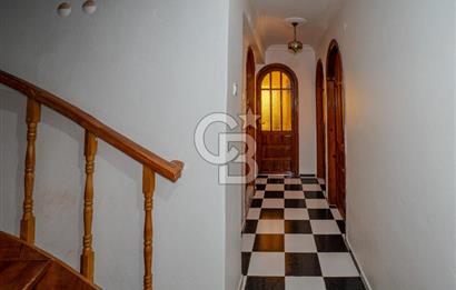 Güzelbahçe Siteler’de Havuzlu Sitede, Denize Yakın Villa