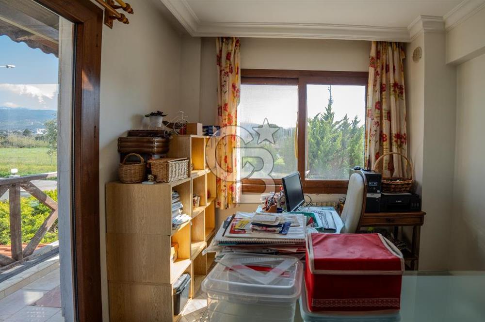 Güzelbahçe Siteler’de Havuzlu Sitede, Denize Yakın Villa