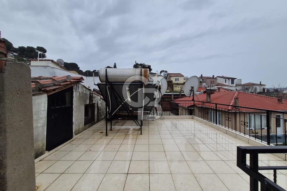 Ayvalık'ta 3+1 Deniz Manzaralı Satılık Müstakil Ev