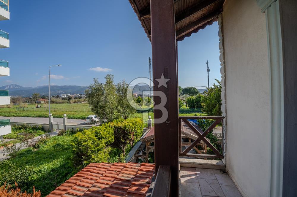 Güzelbahçe Siteler’de Havuzlu Sitede, Denize Yakın Villa