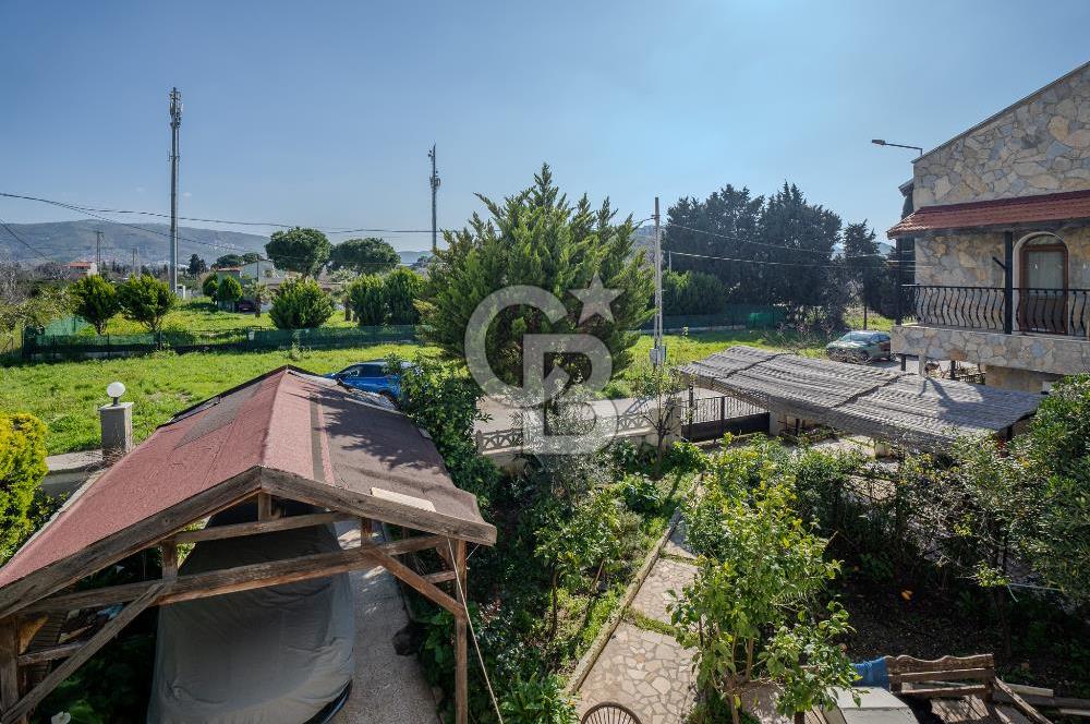 Güzelbahçe Siteler’de Havuzlu Sitede, Denize Yakın Villa