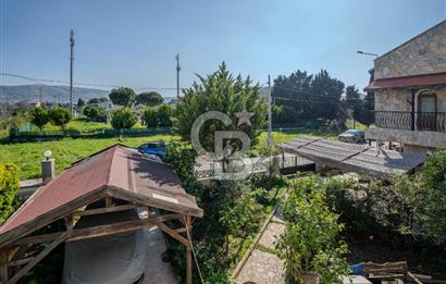 Güzelbahçe Siteler’de Havuzlu Sitede, Denize Yakın Villa