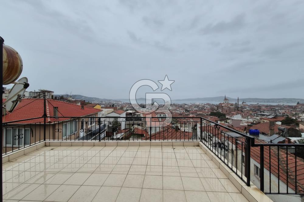 Ayvalık'ta 3+1 Deniz Manzaralı Satılık Müstakil Ev