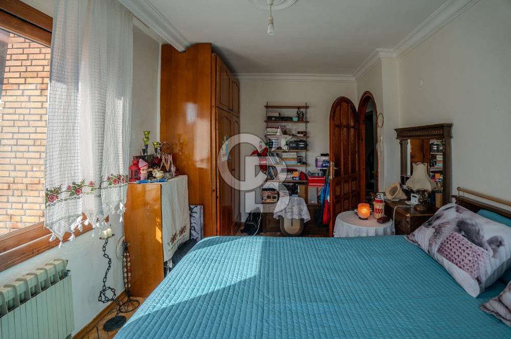 Güzelbahçe Siteler’de Havuzlu Sitede, Denize Yakın Villa