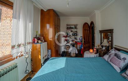 Güzelbahçe Siteler’de Havuzlu Sitede, Denize Yakın Villa