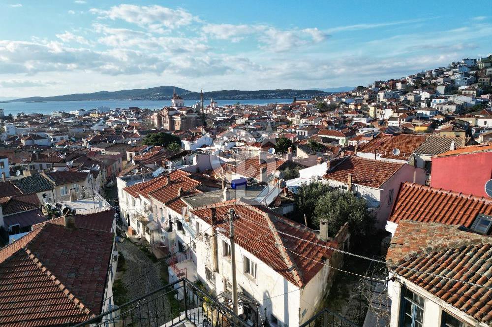 Ayvalık'ta 3+1 Deniz Manzaralı Satılık Müstakil Ev