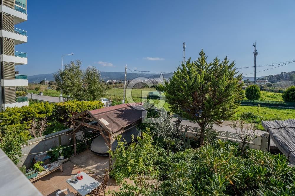 Güzelbahçe Siteler’de Havuzlu Sitede, Denize Yakın Villa