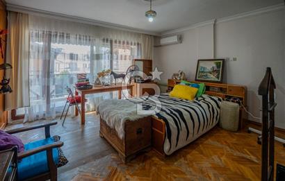 Güzelbahçe Siteler’de Havuzlu Sitede, Denize Yakın Villa