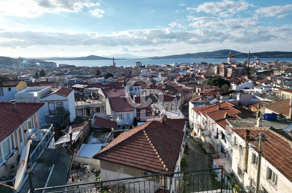 Ayvalık'ta 3+1 Deniz Manzaralı Satılık Müstakil Ev