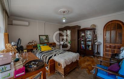 Güzelbahçe Siteler’de Havuzlu Sitede, Denize Yakın Villa