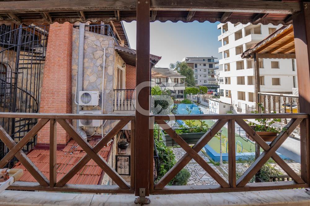 Güzelbahçe Siteler’de Havuzlu Sitede, Denize Yakın Villa