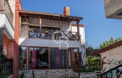 Güzelbahçe Siteler’de Havuzlu Sitede, Denize Yakın Villa