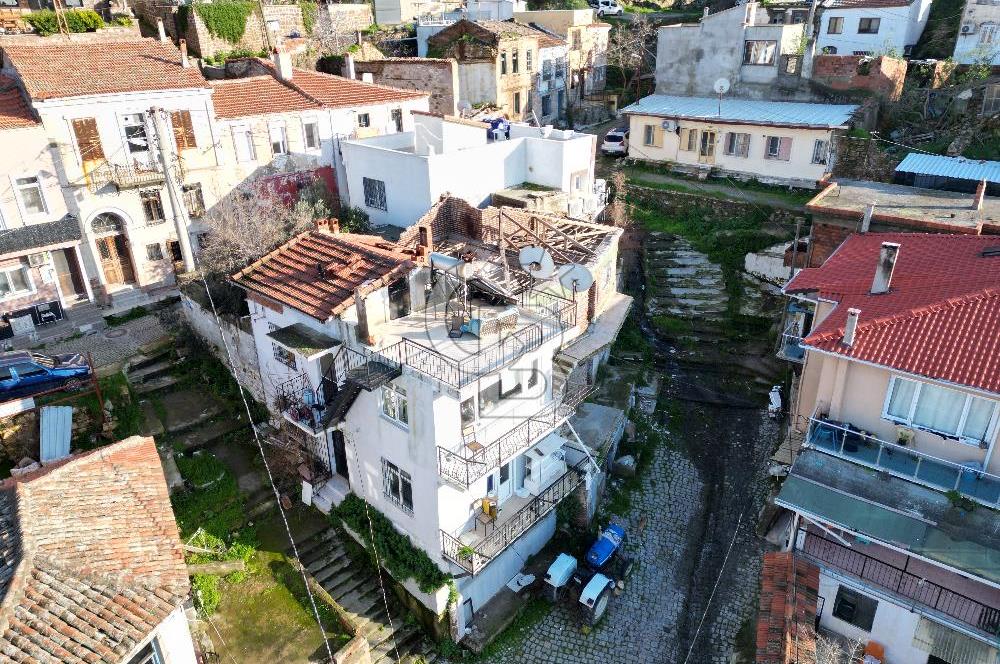 Ayvalık'ta 3+1 Deniz Manzaralı Satılık Müstakil Ev