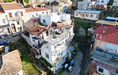 Ayvalık'ta 3+1 Deniz Manzaralı Satılık Müstakil Ev