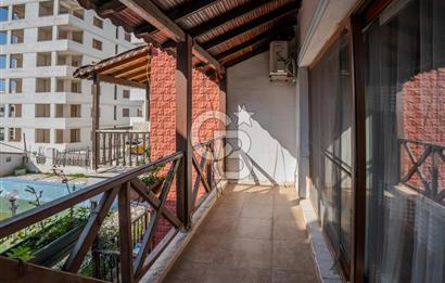 Güzelbahçe Siteler’de Havuzlu Sitede, Denize Yakın Villa