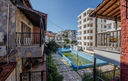 Güzelbahçe Siteler’de Havuzlu Sitede, Denize Yakın Villa