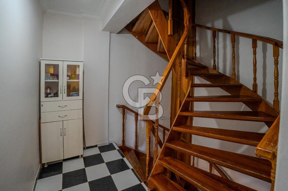 Güzelbahçe Siteler’de Havuzlu Sitede, Denize Yakın Villa