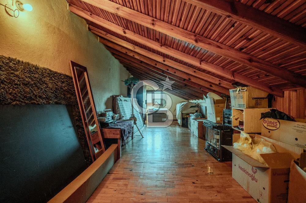 Güzelbahçe Siteler’de Havuzlu Sitede, Denize Yakın Villa