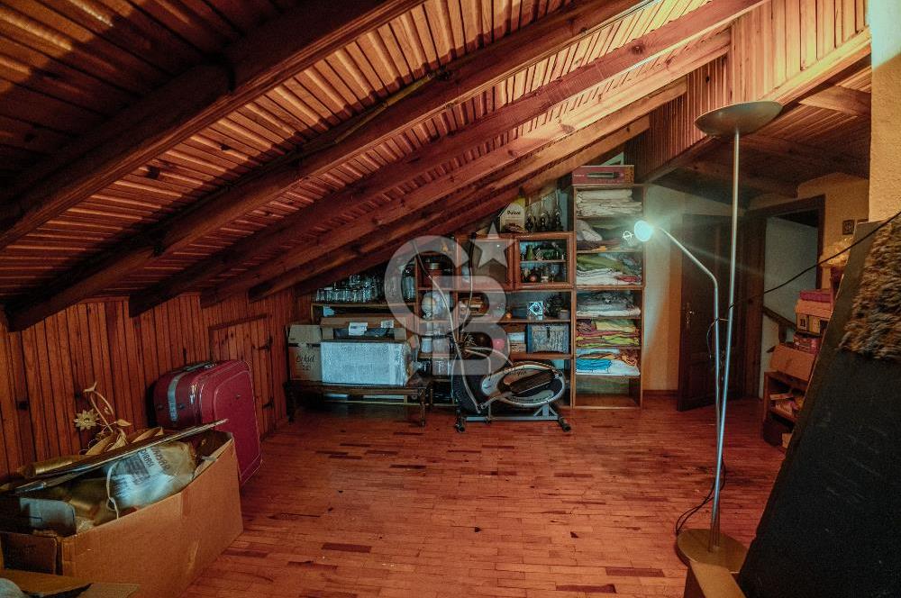 Güzelbahçe Siteler’de Havuzlu Sitede, Denize Yakın Villa