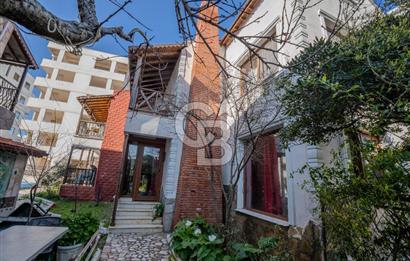 Güzelbahçe Siteler’de Havuzlu Sitede, Denize Yakın Villa