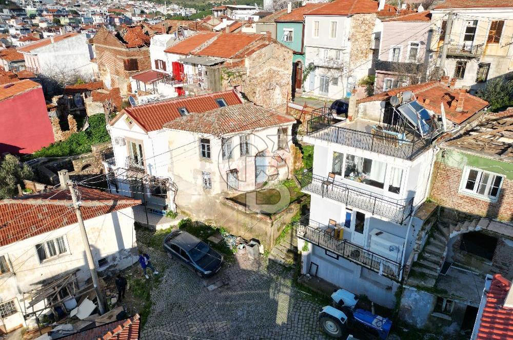 Ayvalık'ta 3+1 Deniz Manzaralı Satılık Müstakil Ev